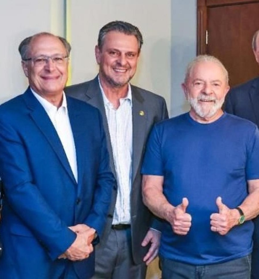 Senador de MT critica ‘milicias e talibãs' do WhatsApp por repressão a eleitores de Lula