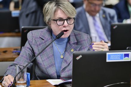 Senadora Margareth Buzetti (PSD) aprova projeto de lei que beneficia sua própria empresa de pneus