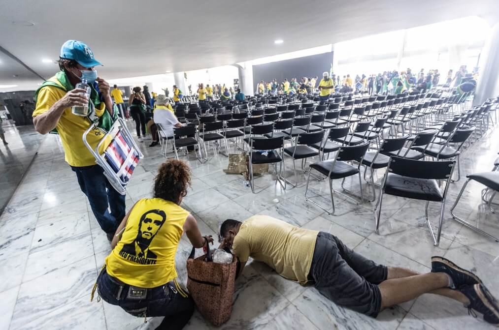 STF libera mais 130 envolvidos em atos terroristas de Brasília