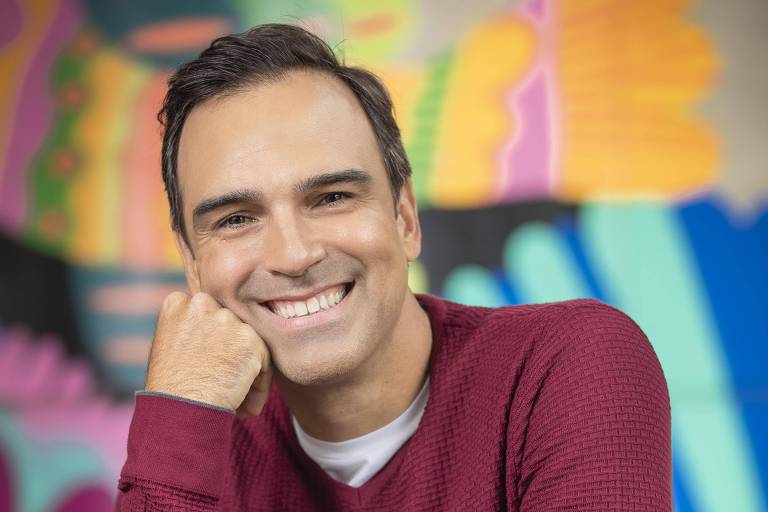 Tadeu Schmidt posta momento raro com a esposa nas redes sociais: “Anos sem esse hábito”