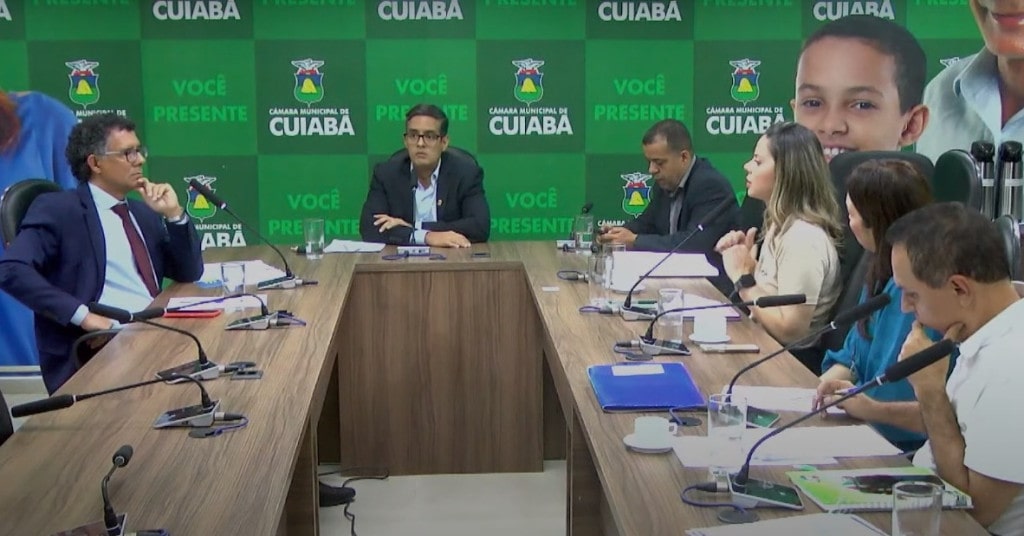 Tensão na Câmara,  Esposo de Edna, deixa sala de comissão  e critica Dilemário