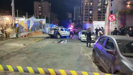 Testemunhas afirmam: "namorada mandou agente atirar em todos"