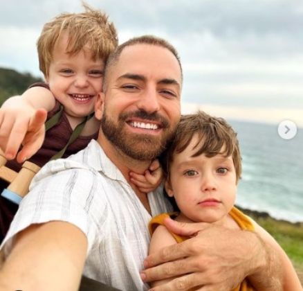 Thales Bretas encanta web com álbum de fotos de Romeu e Gael