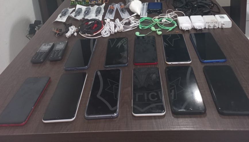 Treze celulares são apreendidos pela Polícia Penal em penitenciária de Rondonópolis