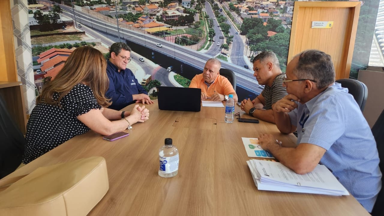 Vereador Dr. Luiz Fernando intermedeia reunião para implantação de cursos da UNIFACC na Câmara de Cuiabá