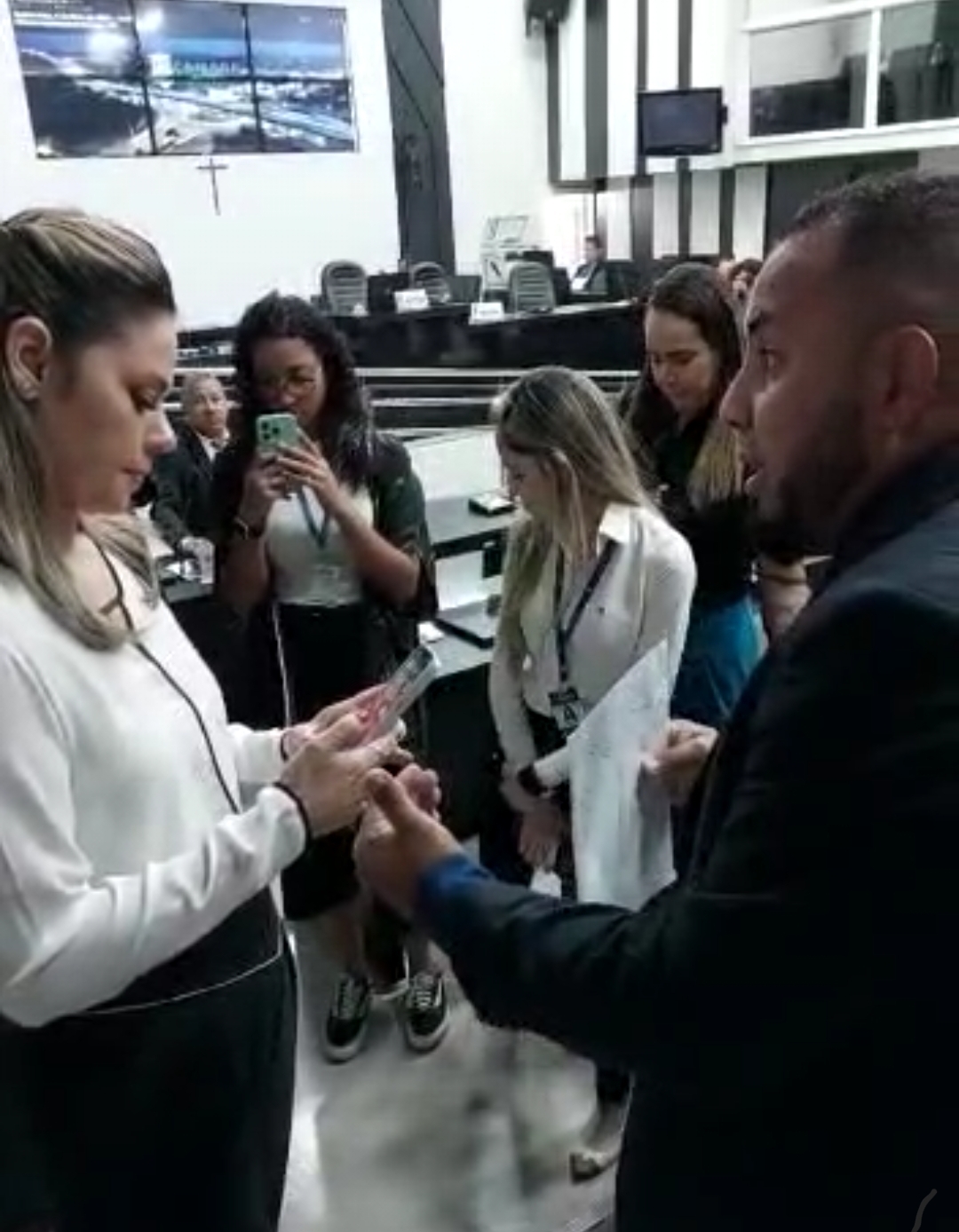 Vereadora Michelly Alencar cobra satisfação de colega que retirou assinatura da CPI