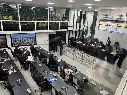 Vereadores adiam votação de afastamento de Paccola