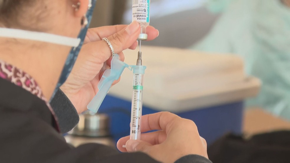 VG  amplia dose de reforço contra a Covid para pessoas a partir de 35 anos