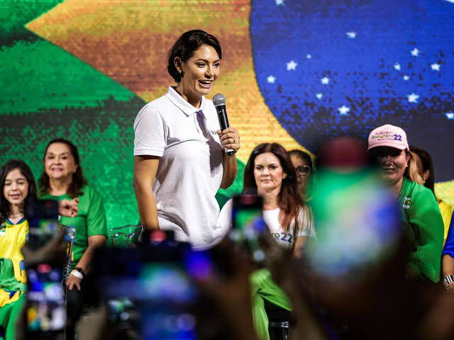Vinda de Michelle Bolsonaro  tem disputa por "holofotes"