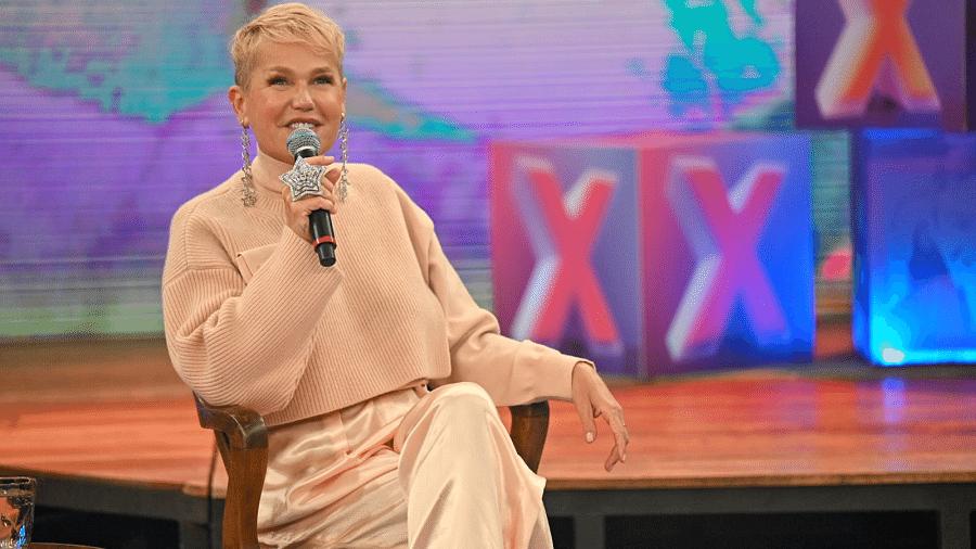 Xuxa revela que ganhou as paquitas após pisar de propósito no pé de uma criança